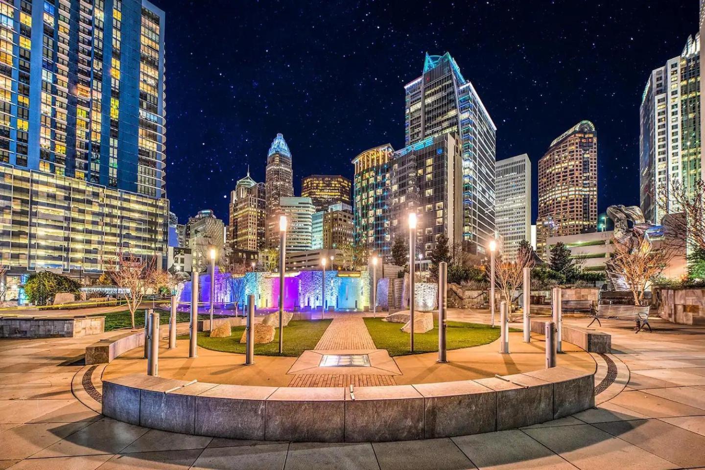 Spacious 2 Bedroom 2 Bathroom Apartment With Balcony In Uptown Charlotte! City Views & Free Parking! מראה חיצוני תמונה