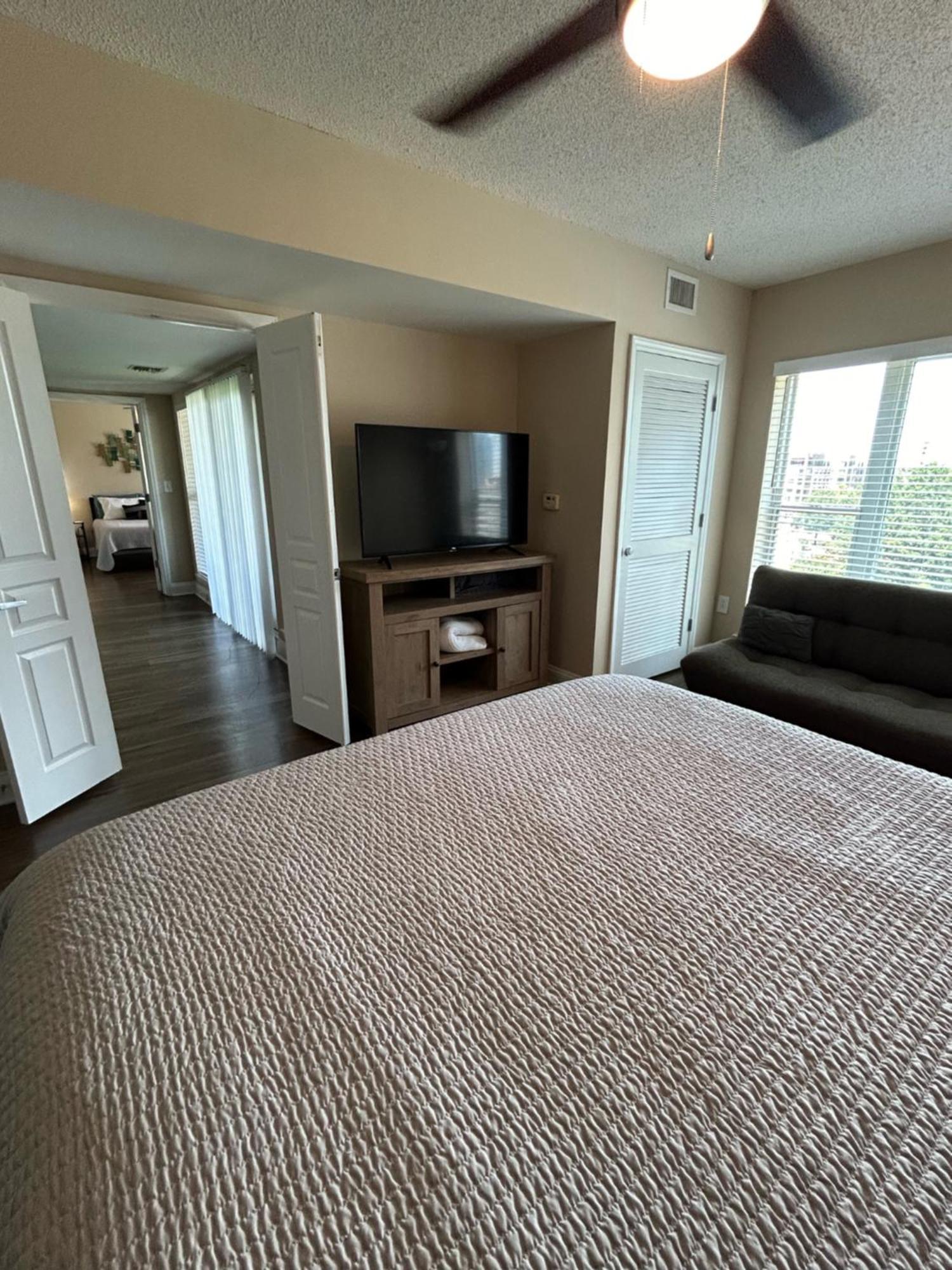 Spacious 2 Bedroom 2 Bathroom Apartment With Balcony In Uptown Charlotte! City Views & Free Parking! מראה חיצוני תמונה