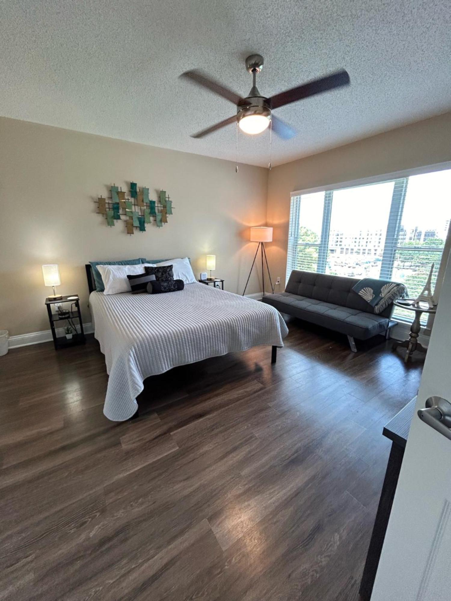 Spacious 2 Bedroom 2 Bathroom Apartment With Balcony In Uptown Charlotte! City Views & Free Parking! מראה חיצוני תמונה