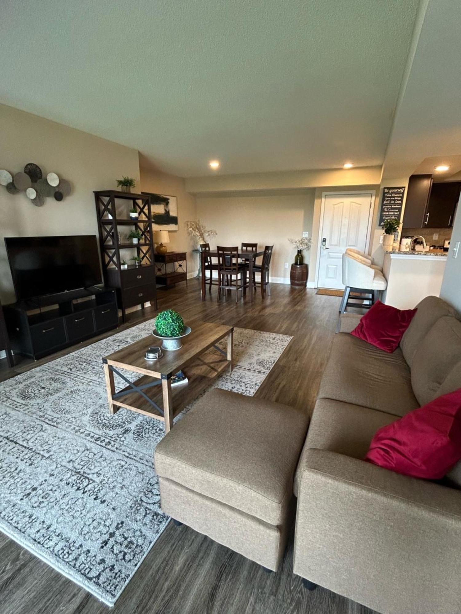 Spacious 2 Bedroom 2 Bathroom Apartment With Balcony In Uptown Charlotte! City Views & Free Parking! מראה חיצוני תמונה